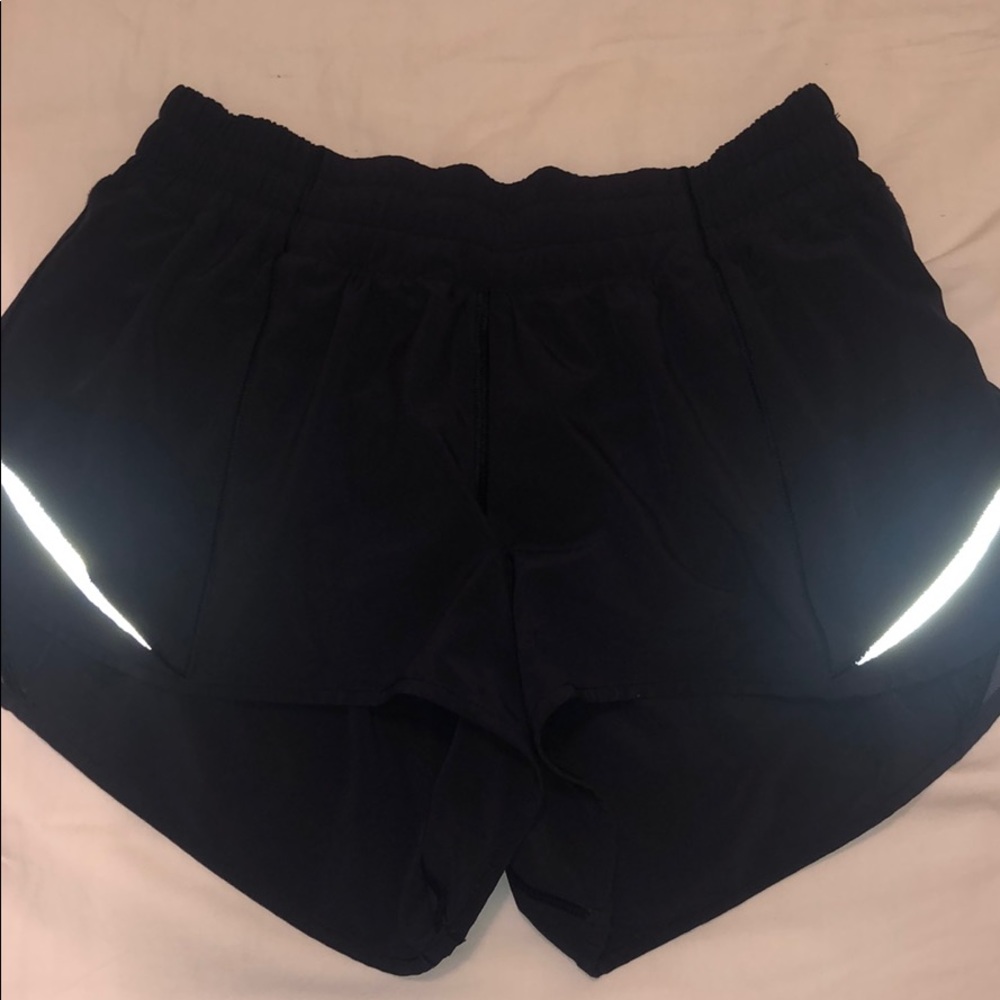 Lululemon Hotty Hot Shorts 2.5” inseam (NAVY)